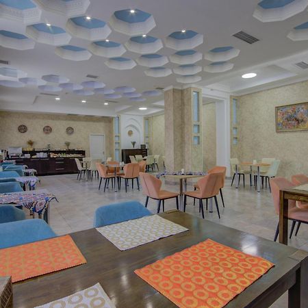 Shah Palace Hotel Bishkek Bagian luar foto
