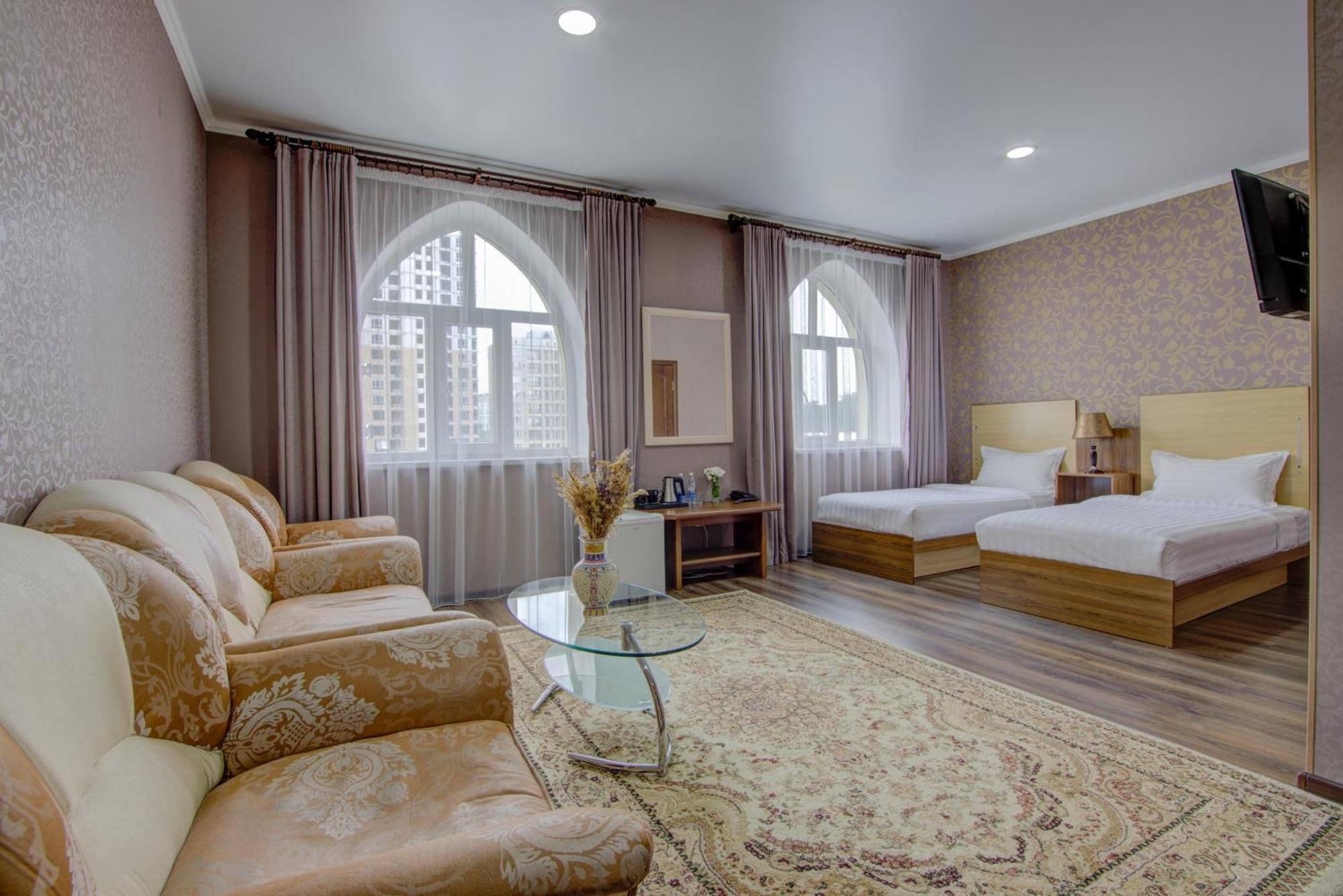 Shah Palace Hotel Bishkek Bagian luar foto