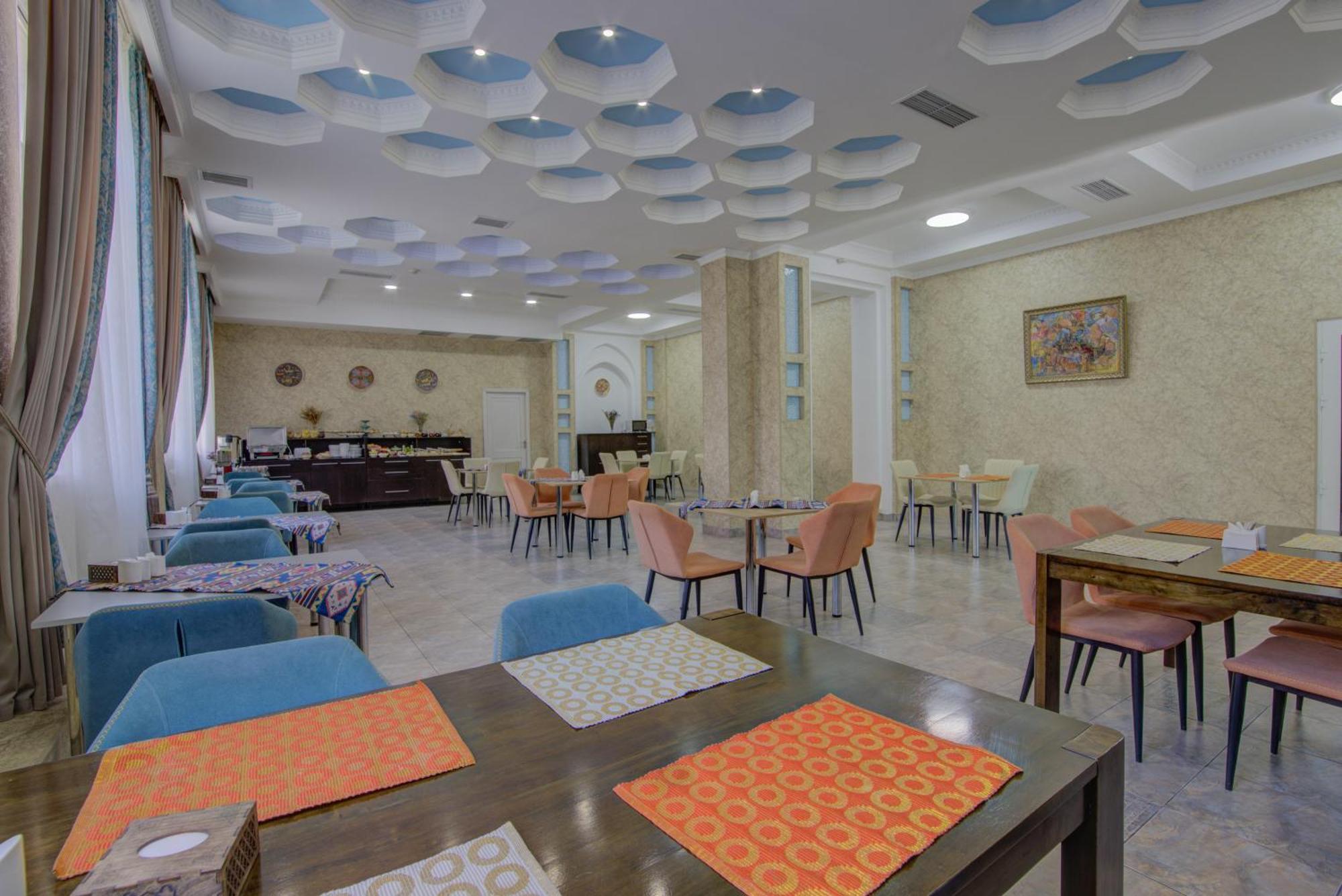 Shah Palace Hotel Bishkek Bagian luar foto
