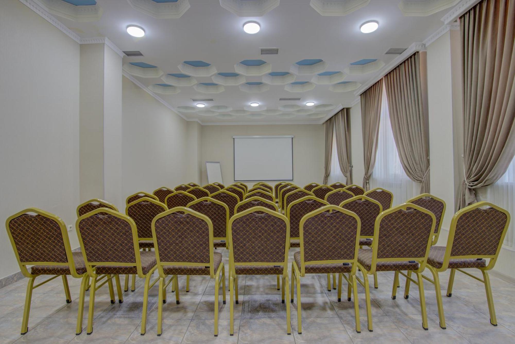 Shah Palace Hotel Bishkek Bagian luar foto