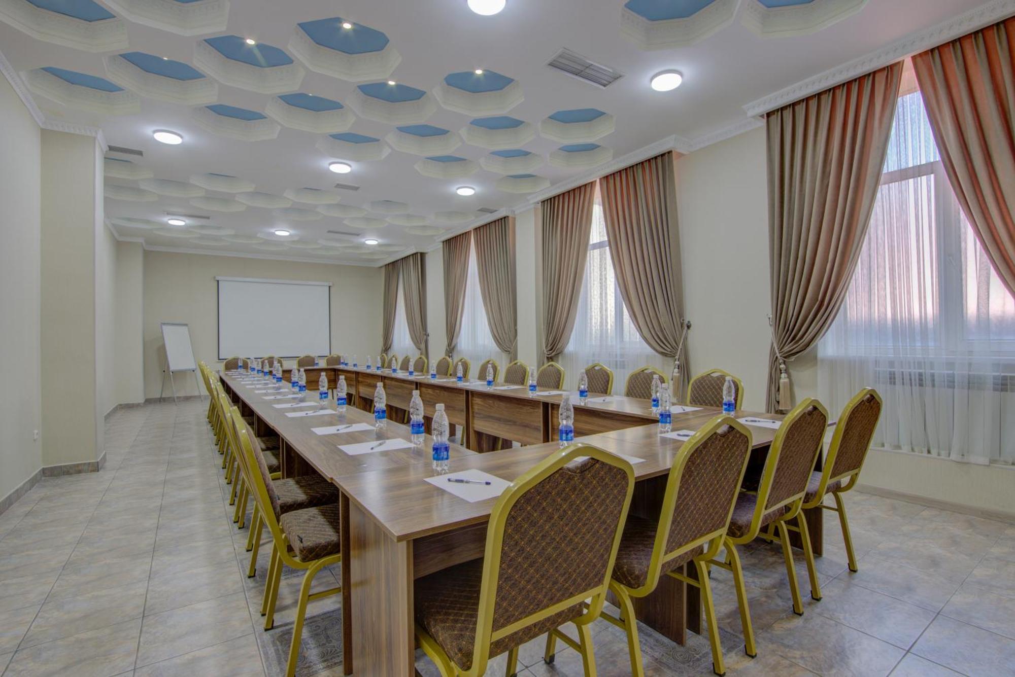 Shah Palace Hotel Bishkek Bagian luar foto
