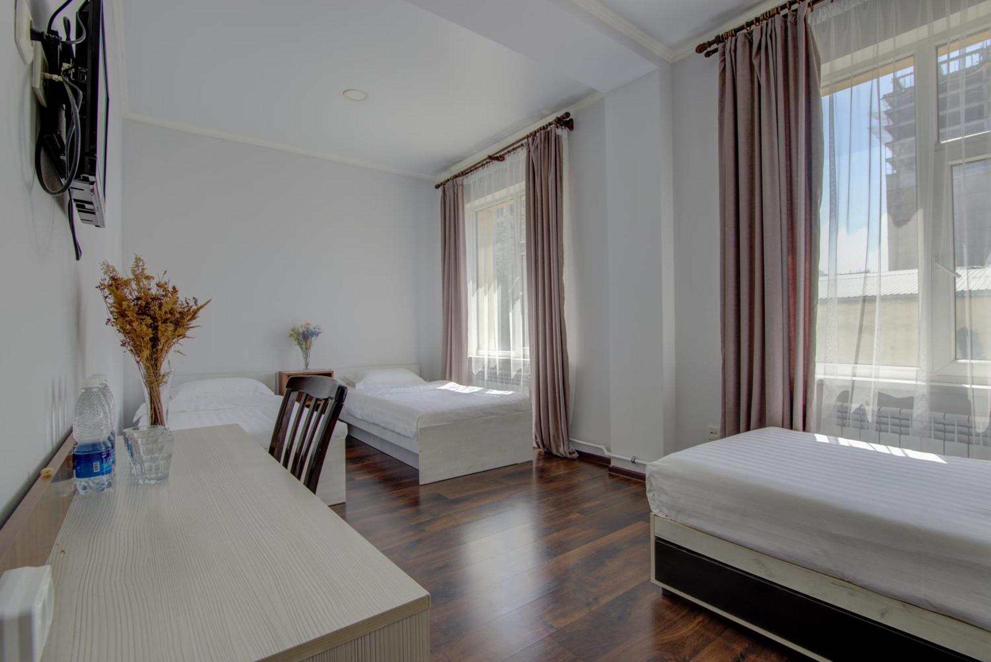 Shah Palace Hotel Bishkek Bagian luar foto