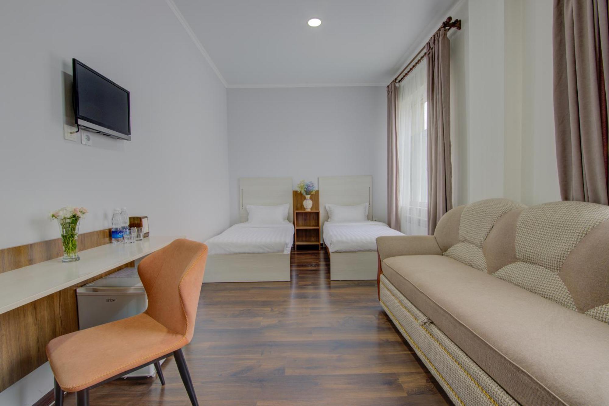 Shah Palace Hotel Bishkek Bagian luar foto