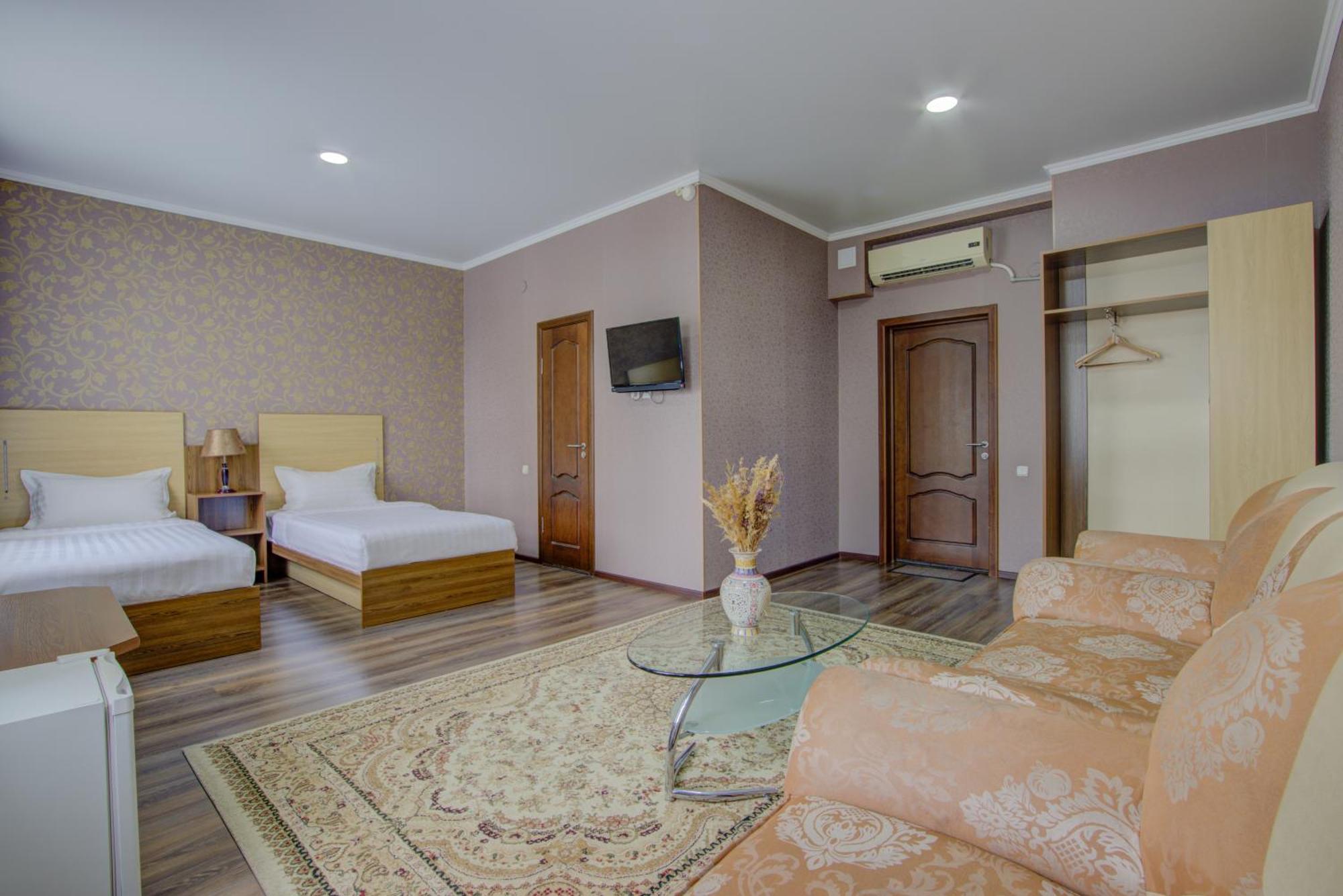 Shah Palace Hotel Bishkek Bagian luar foto