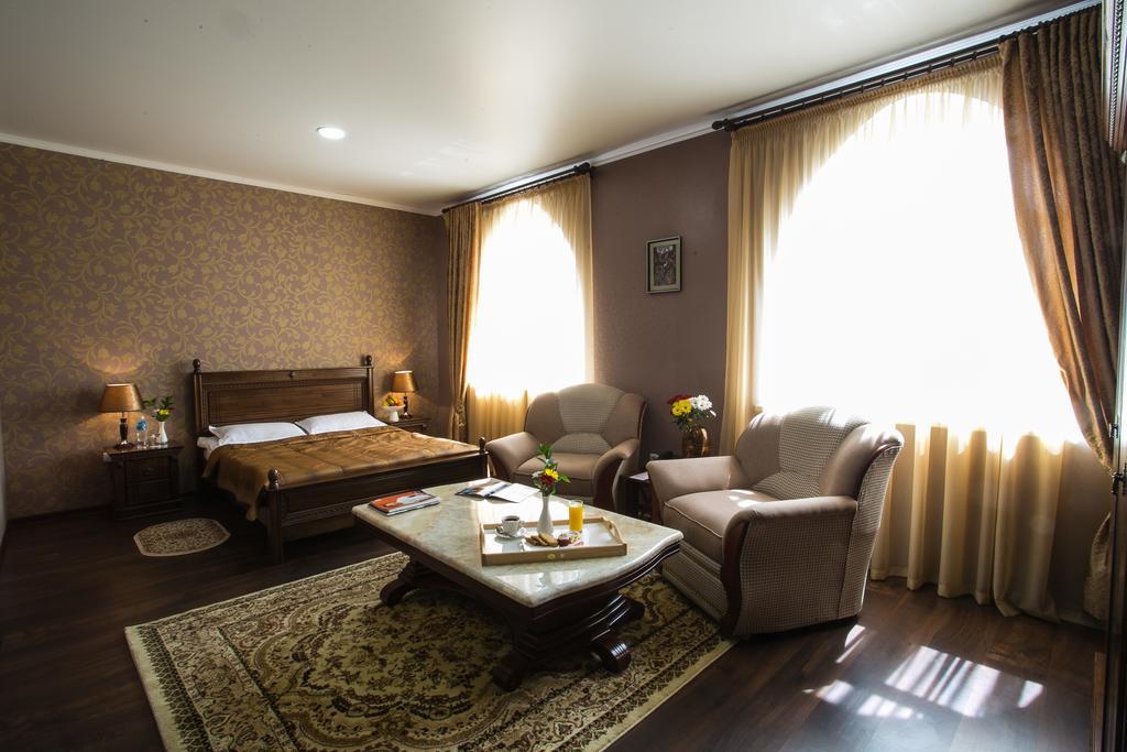 Shah Palace Hotel Bishkek Ruang foto