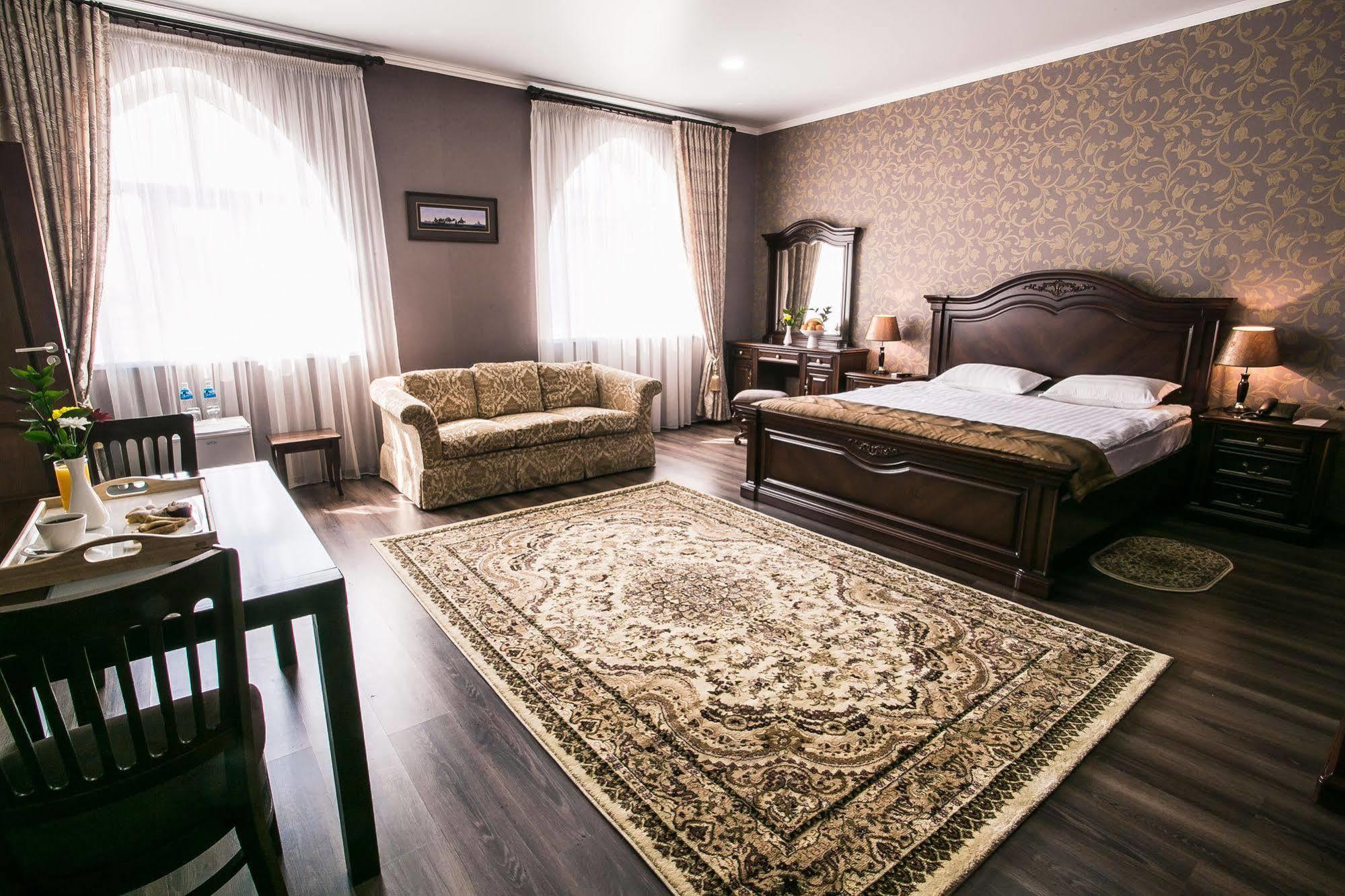 Shah Palace Hotel Bishkek Bagian luar foto