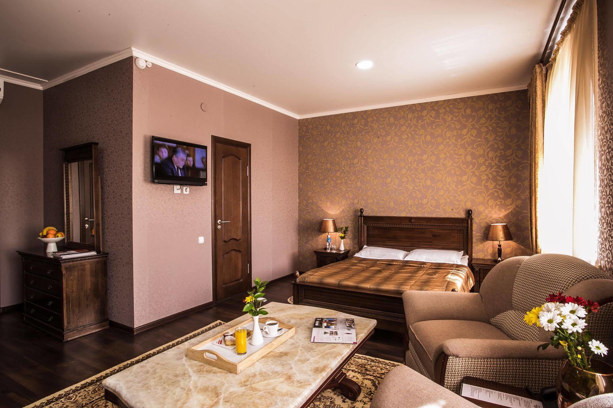 Shah Palace Hotel Bishkek Bagian luar foto